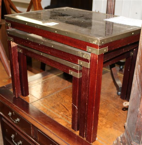 Nest of 3 glass top tables(-)